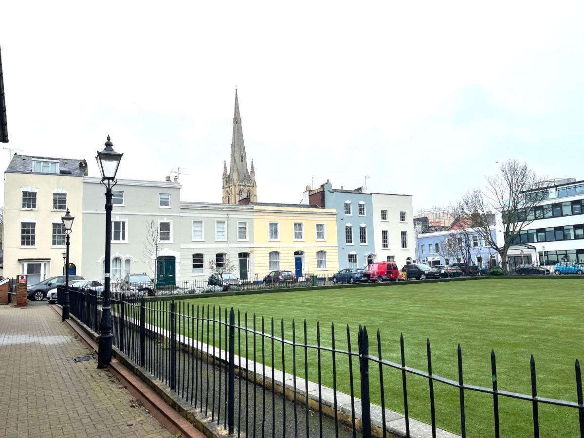 Am Living - Cheltenham Town Centre - St Georges Square Buitenkant foto